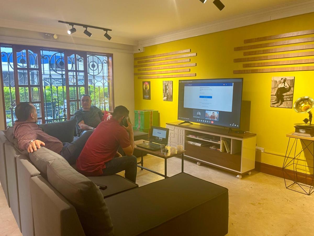 Paisa Hostel Medellin Luaran gambar